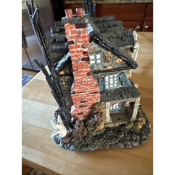 Hawthorne Village LILY'S INN THE MUNSTERS HALLOWEEN VILLAGE No. A3135 (READ DES) - Picture 5 of 12